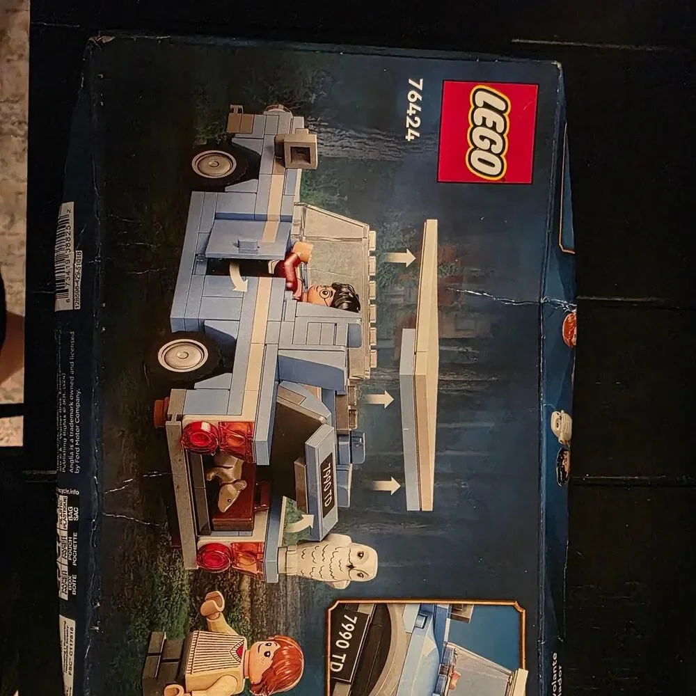 LEGO Harry Potter Flying Ford Anglia Car NEW